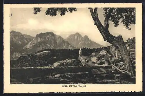 AK Evisa, Corse, Dorfansicht mit Kirche und Berglandschaft im Hintergrund