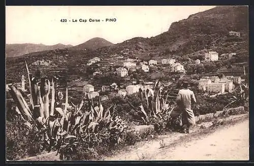 AK Pino, Panorama des Dorfes und umliegende Berge