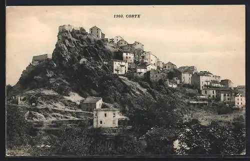 AK Corte, vue panoramique sur la ville sur une colline