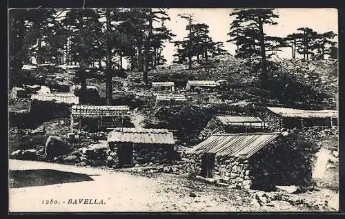 AK Bavella, vue des cabanes en pierre dans la forêt