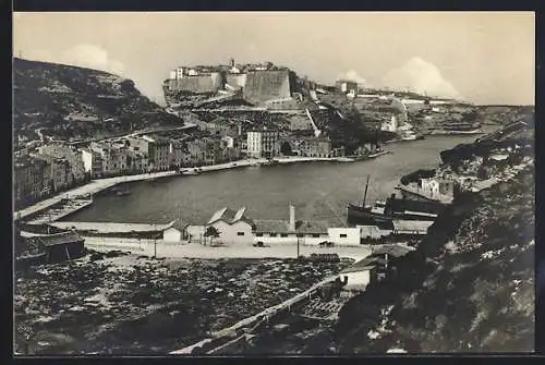 AK Bonifacio, Vue Générale du Port et de la Ville