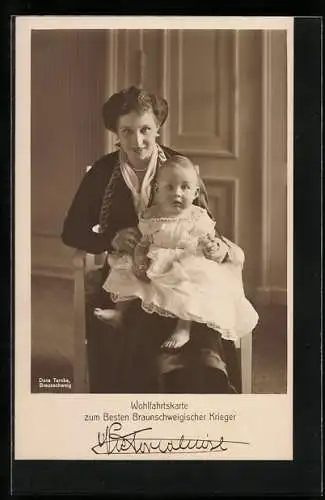 AK Victoria Louise Herzogin von Braunschweig mit Kind auf dem Arm