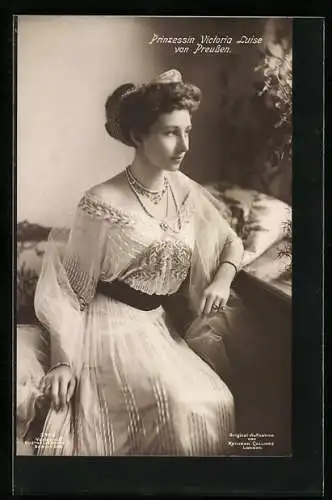 AK Victoria Louise Herzogin von Braunschweig mit Perlenkette