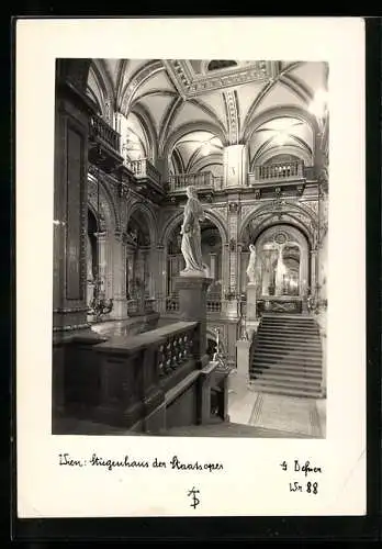 Foto-AK Adalbert Defner: Wien, Das Stiegenhaus der Staatsoper