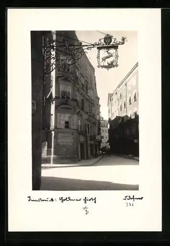 Foto-AK Adalbert Defner: Innsbruck, Vor dem Gasthaus Goldener Hirsch