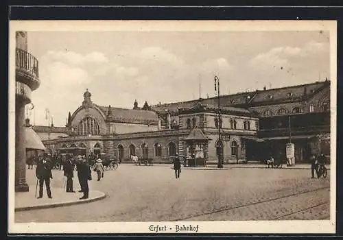 AK Erfurt, Geschäftiges Treiben vor dem Bahnhof