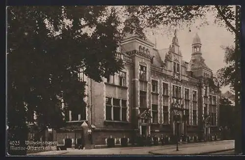 AK Wilhelmshaven, Marine-Offizierkasino mit Matrosen