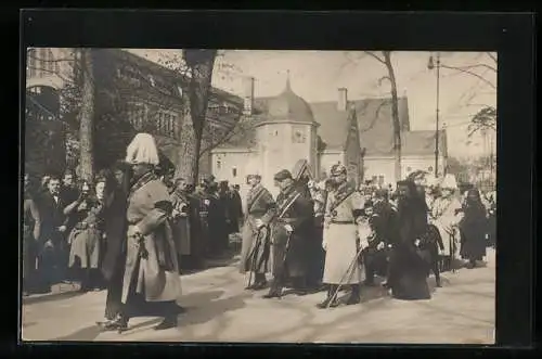 AK Trauerzug bei der Beisetzung der Kaiserin, mit Prinzen und Kronprinzessin