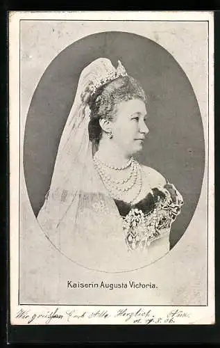 AK Kaiserin Auguste Victoria von Preussen im Kleid mit Perlenkette