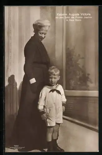 AK Kaiserin Auguste Victoria Königin von Preussen mit ihrem Enkel in Haus Doorn