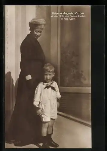 AK Kaiserin Auguste Victoria Königin von Preussen mit ihrem Enkel in Haus Doorn