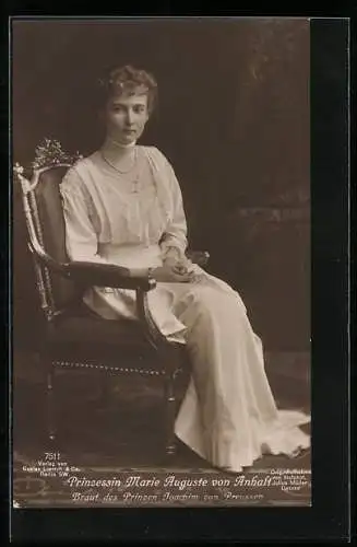 AK Prinzessin Marie Auguste von Anhalt in einem weissen Kleid