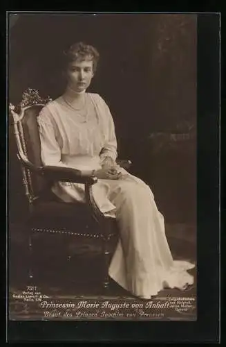 AK Prinzessin Marie Auguste von Anhalt in einem weissen Kleid