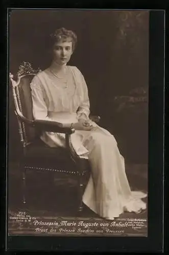 AK Prinzessin Marie Auguste von Anhalt in einem weissen Kleid