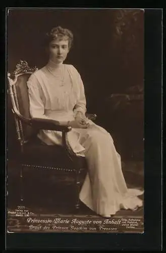 AK Prinzessin Marie Auguste von Anhalt in einem weissen Kleid