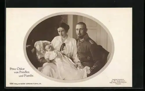 AK Prinz Oskar von Preussen in Uniform im Kreise seiner Familie