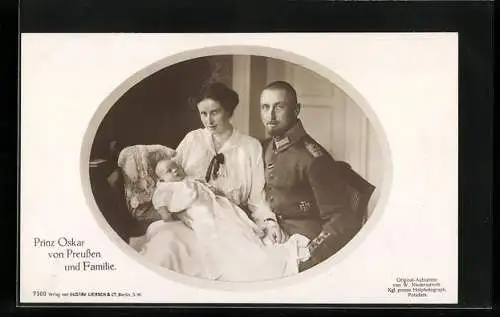 AK Prinz Oskar von Preussen in Uniform im Kreise seiner Familie