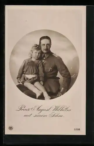 AK Prinz August Wilhelm von Preussen in Uniform mit Orden und seinem Sohn in jungen Jahren auf dem Schoss