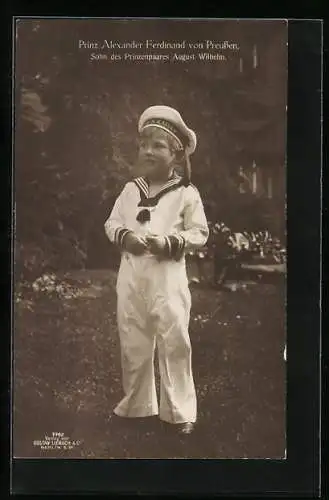 AK Prinz Alexander Ferdinand, im Garten im Seemannskostüm, Sohn des Prinzen August Wilhelm von Preussen