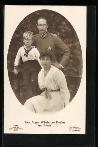 AK Prinz August Wilhelm von Preussen und Familie an einem Geländer