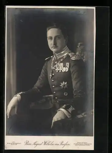 AK Prinz August Wilhelm von Preussen in prunkvoller Uniform im Halbprofil