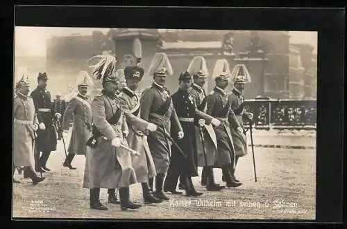 AK Kaiser Wilhelm von Preussen mit seinen 6 Söhnen in Uniform