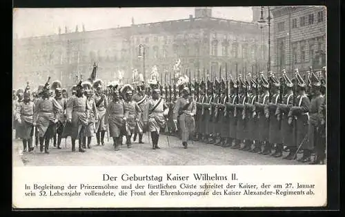 AK Kaiser Wilhelm II. schreitet in Begleitung seiner Söhne das Kaiser Alexander-Regiment ab