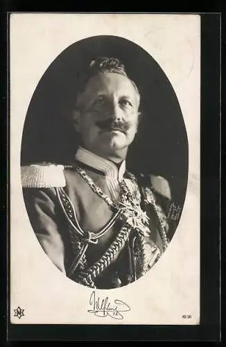 AK Portrait Kaiser Wilhelm II. mit Pour le Merite und Eisernem Kreuz