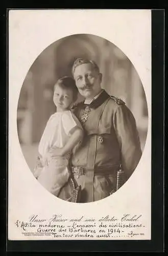 AK Kaiser Wilhelm II. in Uniform mit Orden umarmt seinen ältesten Enkel