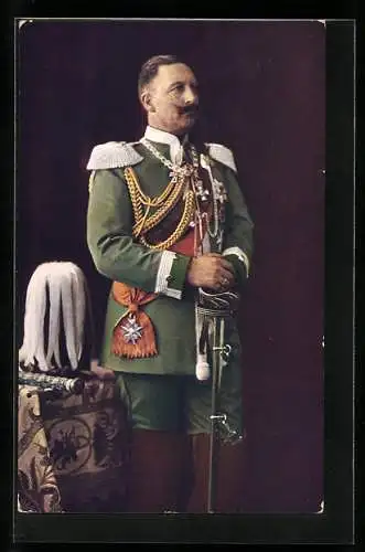 AK Kaiser Wilhelm II. im mittleren Alter in Uniform und Stiefeln