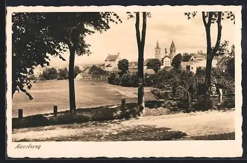 AK Moosburg, Ortsansicht von einer Strasse aus