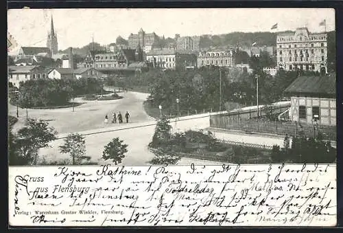 AK Flensburg, Strasse mit Anlagen und Ortspanorama aus der Vogelschau