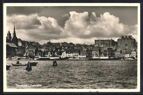 AK Flensburg, Hafenbild vom Wasser aus