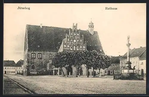 AK Jüterbog, Rathaus mit Denkmal