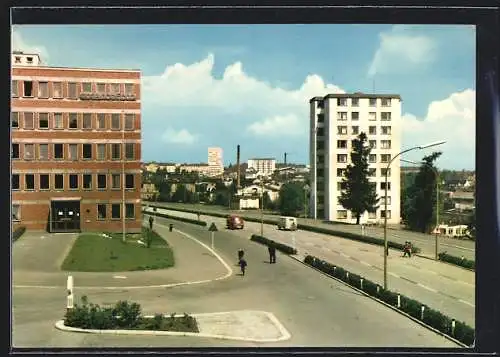 AK Hof /Saale, Ernst-Reuter-Strasse mit Passanten