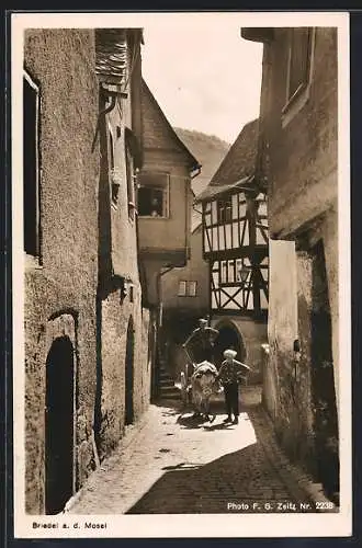 AK Briedel a. d. Mosel, Ochsenkarren in alter Gasse