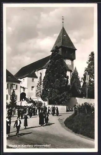 AK Konstanz-Allmannsdorf, Menschen strömen aus der Kirche