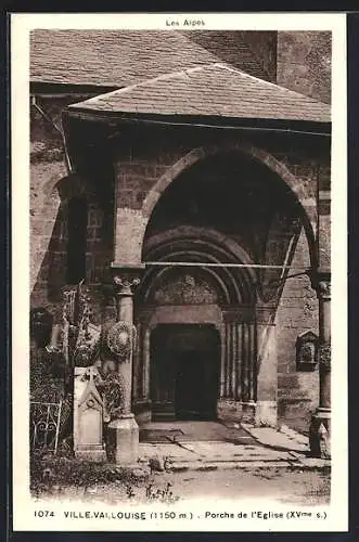 AK Ville-Vallouise, Porche de l`Eglise, XVe siecle