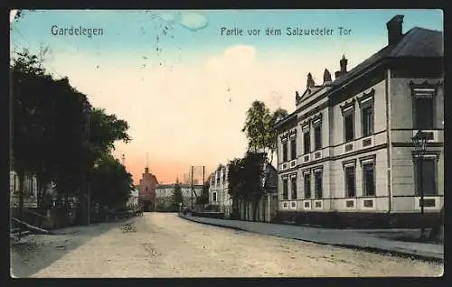 AK Gardelegen, Strassenpartie vor dem Salzwedeler Tor