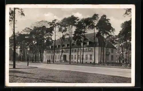 AK Berlin-Wedding, Blick auf das Abteilungs-Stabsgebäude der Kaseren Regiment General Göring