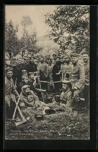 AK Deutsche und österr. Soldaten beim Abkochen auf dem Schlachtfelde