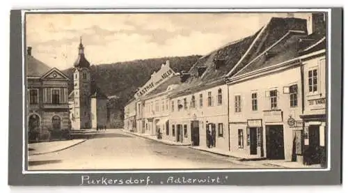 Fotografie unbekannter Fotograf, Ansicht Purkersdorf, Strassenansicht mit Gasthof Zum Goldenen Adler