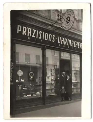 Fotografie Fritz Hrad, Ansicht Wien, Ottakringerstrasse 33, Ladengeschäft Uhrmacher Hans Stanek