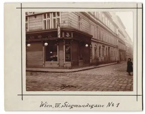 Fotografie unbekannter Fotograf, Ansicht Wien, Siegmundsgasse 1, Warenhaus Zum Goldenen Pelikan