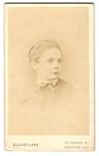 Fotografie Elliott & Fry, London, Baker Street 55, Porträt eines jungen Jungen