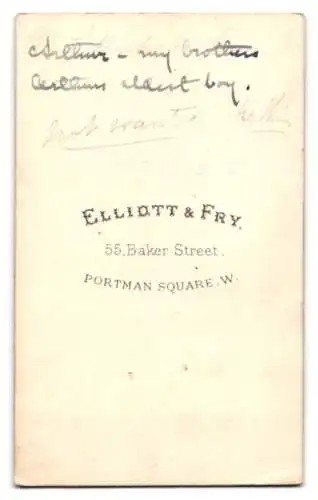 Fotografie Elliott & Fry, London, Baker Street 55, Porträt eines jungen Jungen