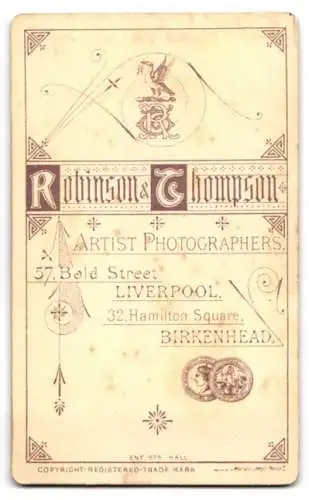 Fotografie Robinson & Thompson, Liverpool, Bold Street 57, Dame im eleganten Kleid