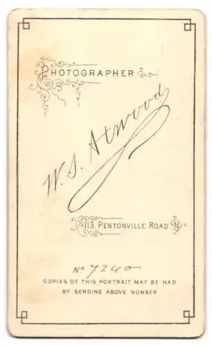 Fotografie W. S. Atwood, London, Pentonville Road 113, Porträt einer Frau