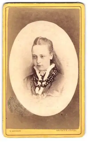 Fotografie E. Gregson, Halifax, Waterhouse St, Portrait einer jungen Frau