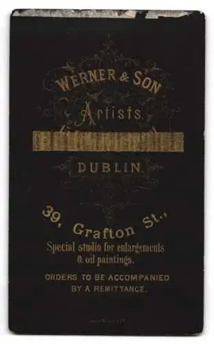 Fotografie Werner & Son, Dublin, Grafton St 39, Kleinkind in Spitzenkleid